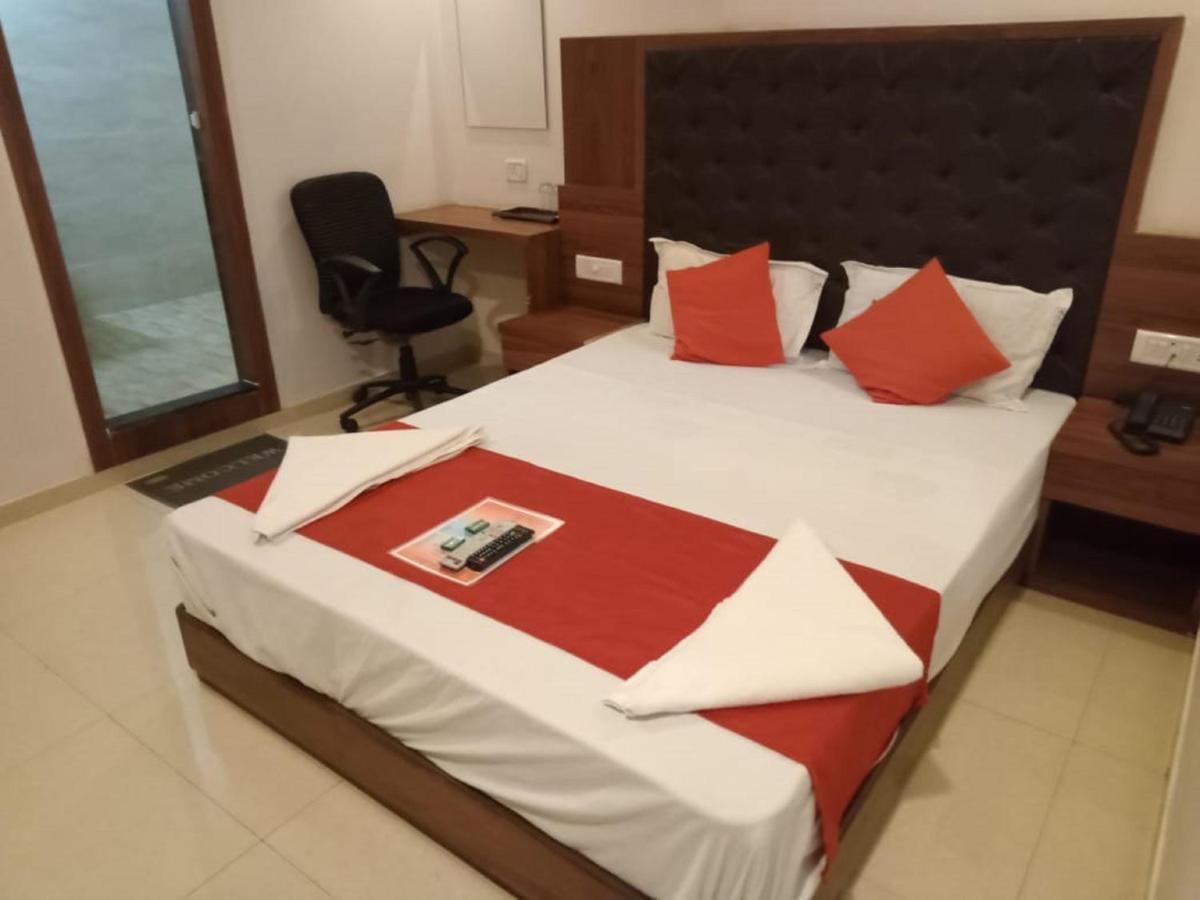 נאווי מומבאי Hotel Sai Deep Lodging By Wb Inn מראה חיצוני תמונה